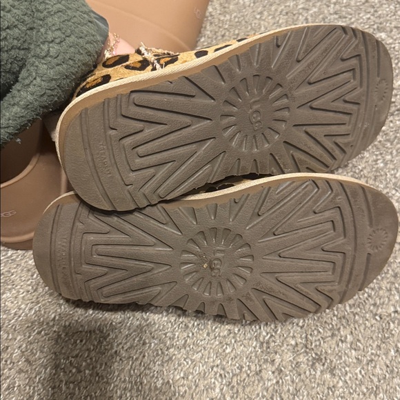 Leopard uggs - Picture 2 of 2